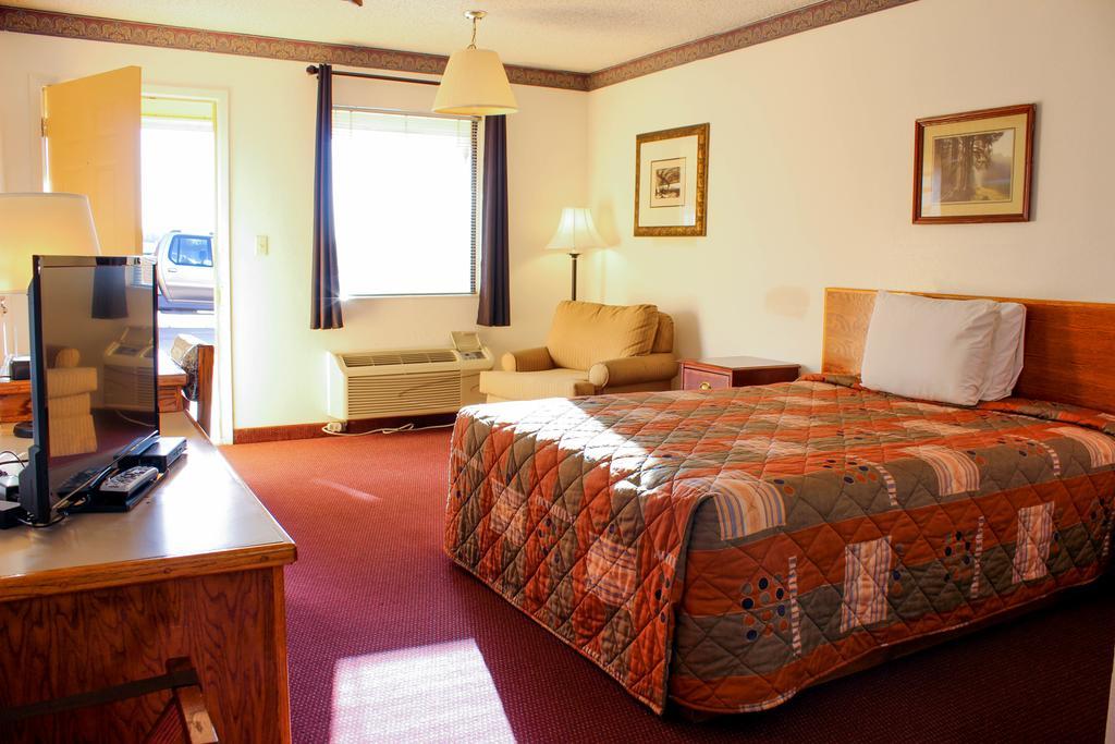 Westworld Country Inn Hubbard Екстериор снимка