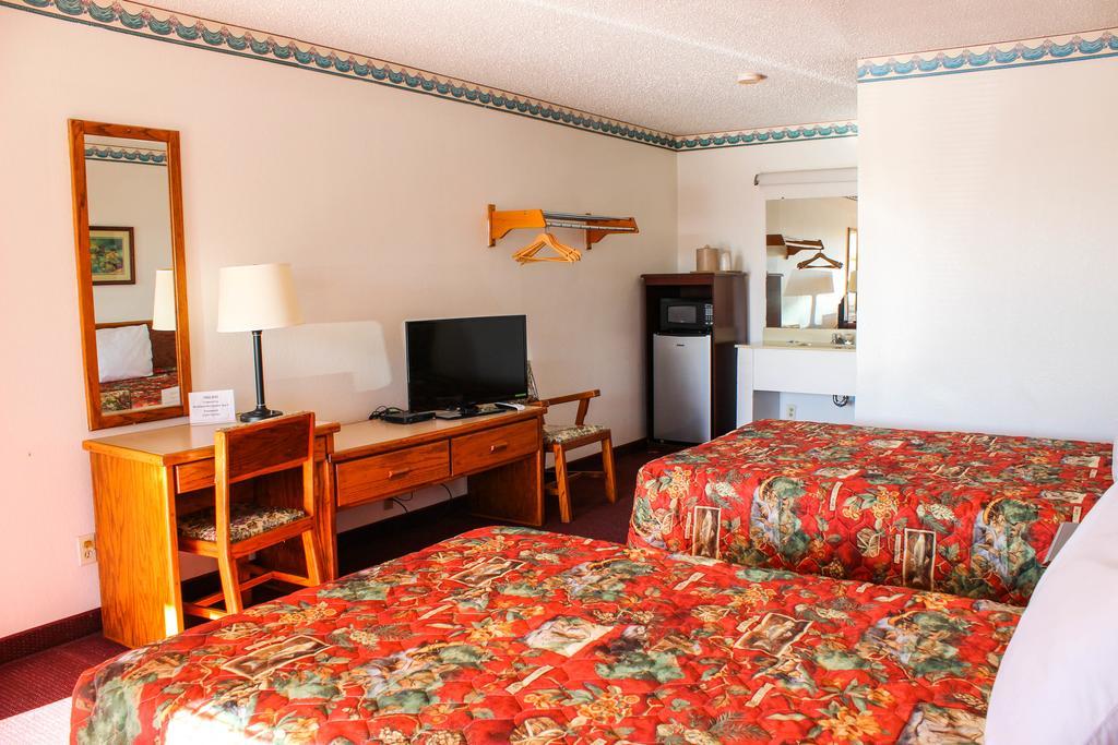 Westworld Country Inn Hubbard Екстериор снимка