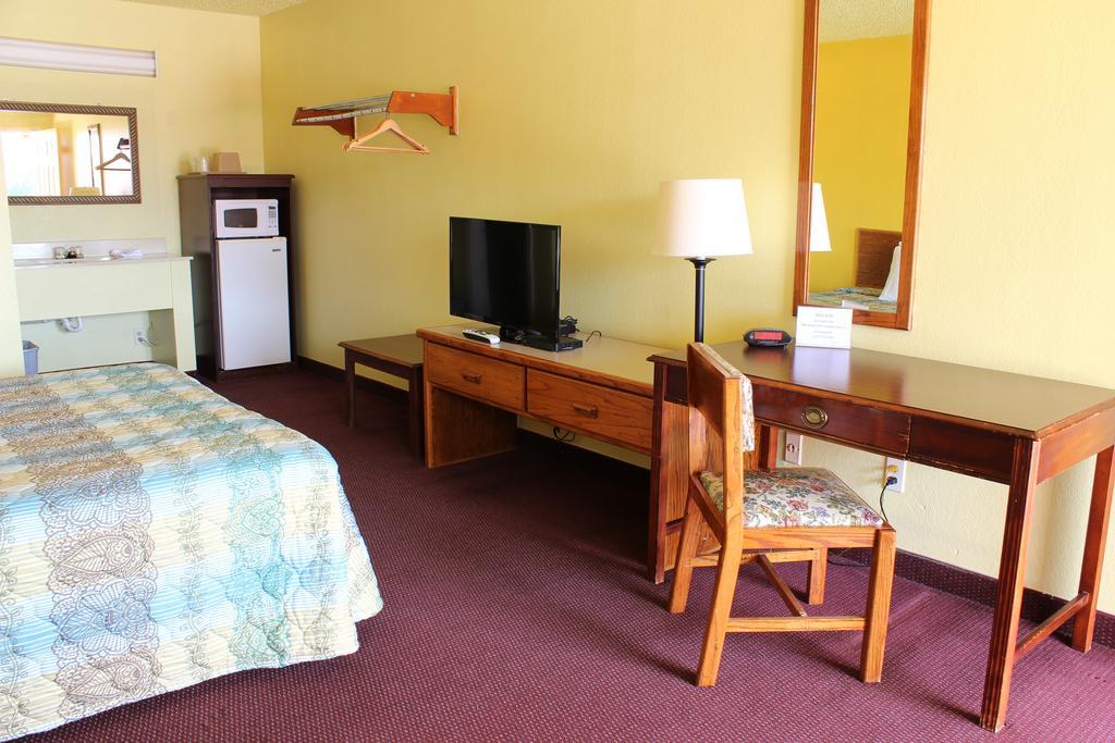 Westworld Country Inn Hubbard Екстериор снимка