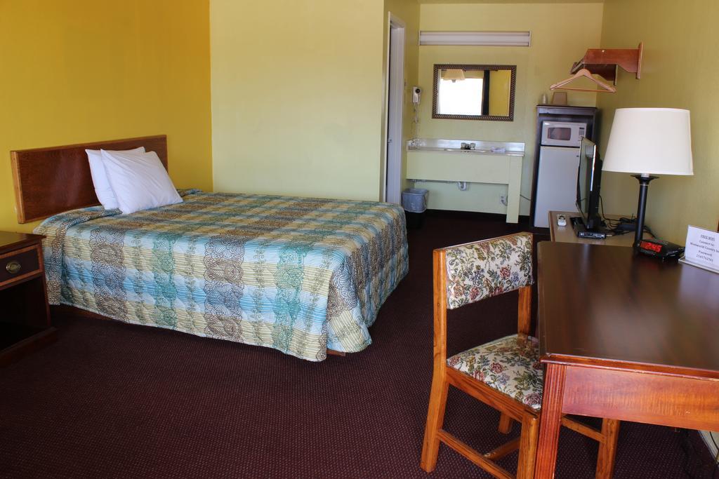 Westworld Country Inn Hubbard Екстериор снимка