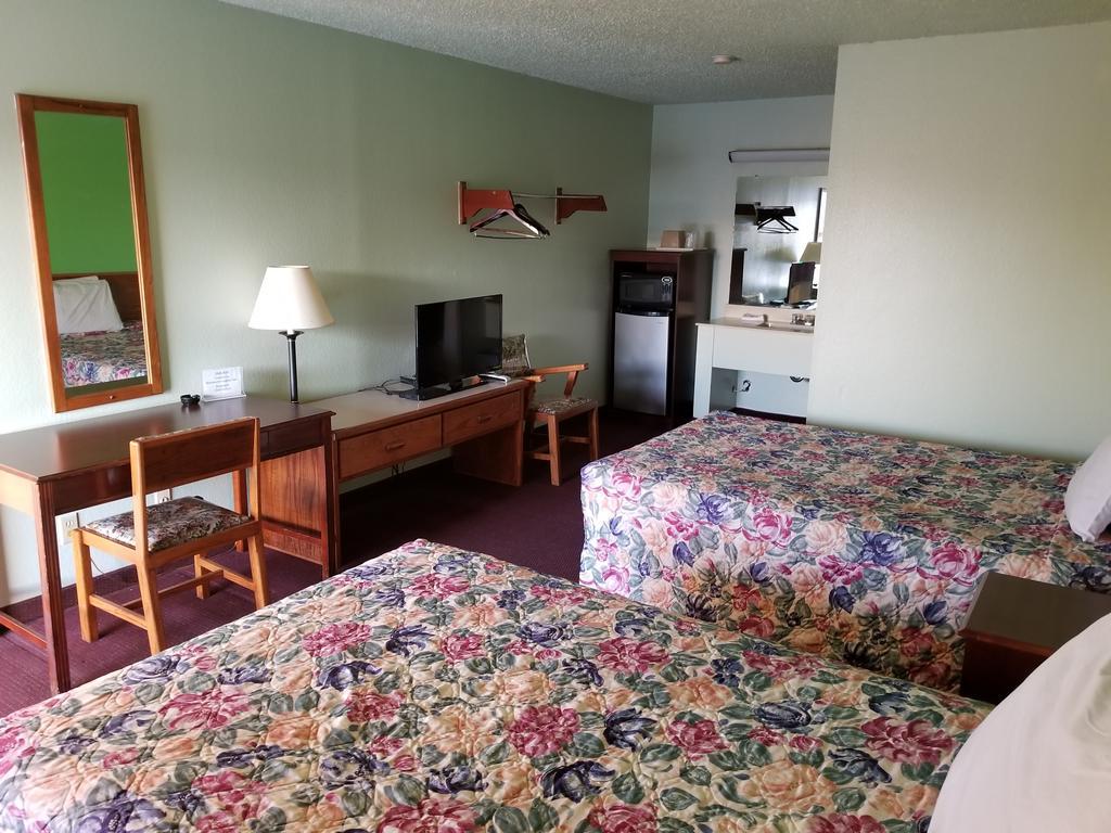Westworld Country Inn Hubbard Екстериор снимка