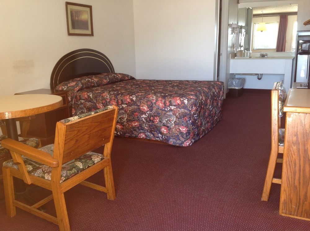 Westworld Country Inn Hubbard Екстериор снимка